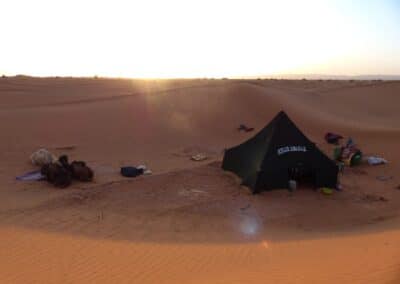 Tentes nomades dans le désert