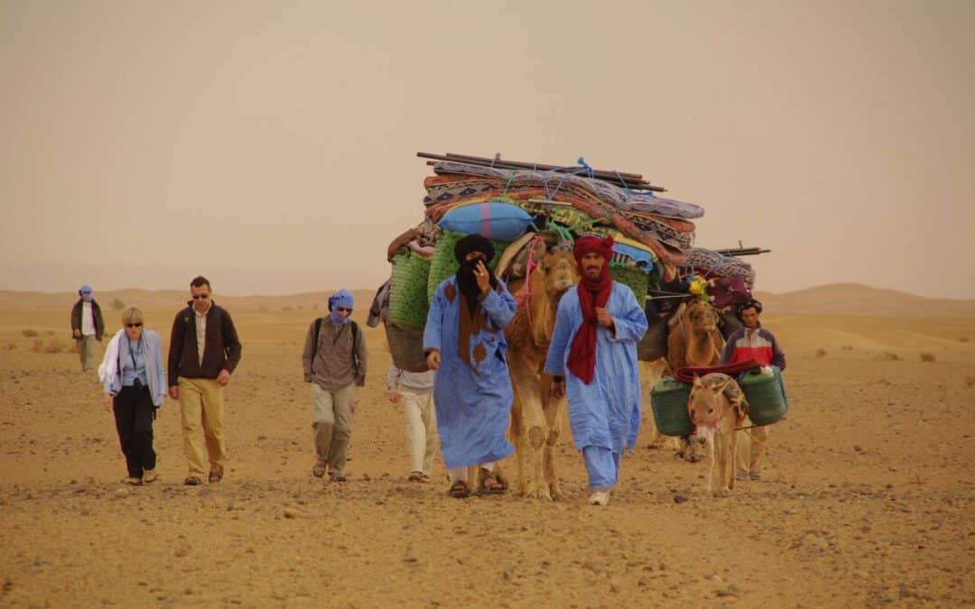Explorer le désert marocain : pourquoi un guide local rend votre voyage unique